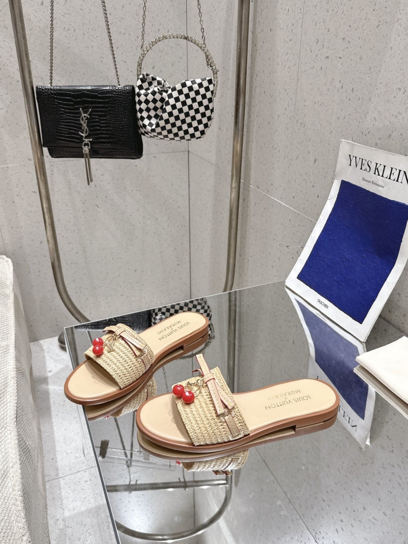 l0vis Vvtt0n slippers